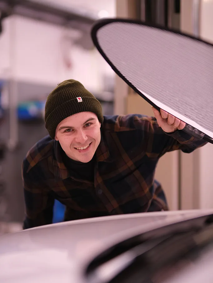 Ante Lozina, Inhaber von Delltech LA, bei der Arbeit in seiner Werkstatt